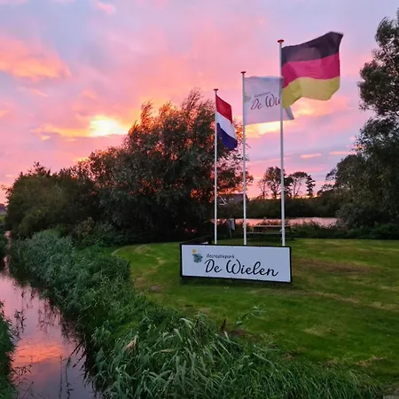 Chalet 7a Op Recreatiepark De Wielen *