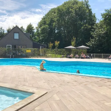 Alpehytte 7a Op Recreatiepark De Wielen *