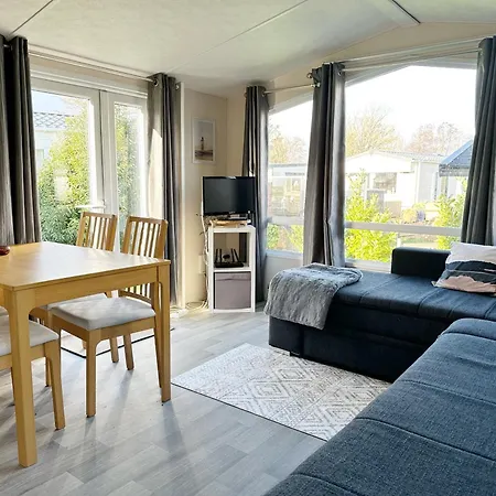 7a Op Recreatiepark De Wielen シャレー